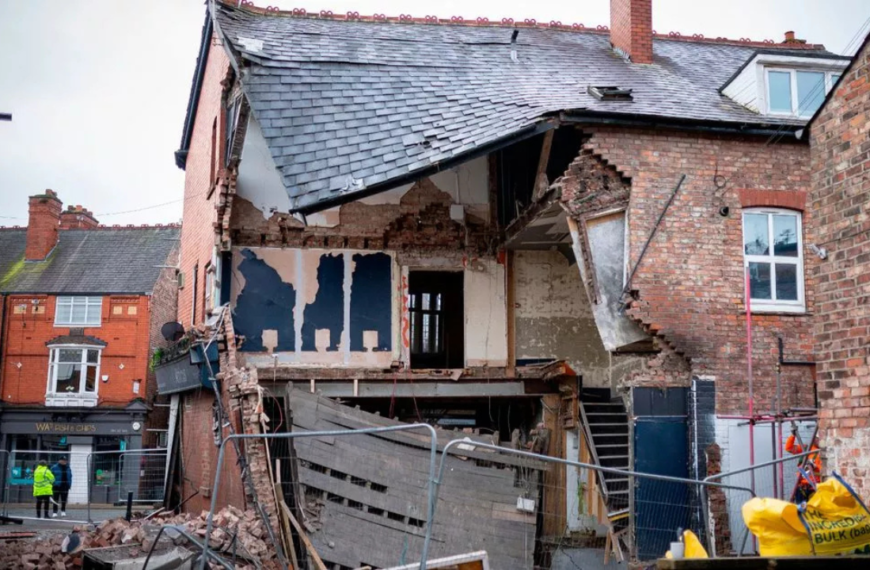 Hale Village Incident: Building at Risk of Collapse