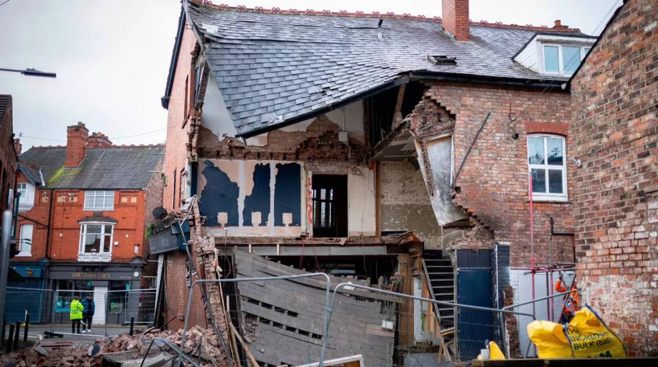 Hale Village Incident: Building at Risk of Collapse